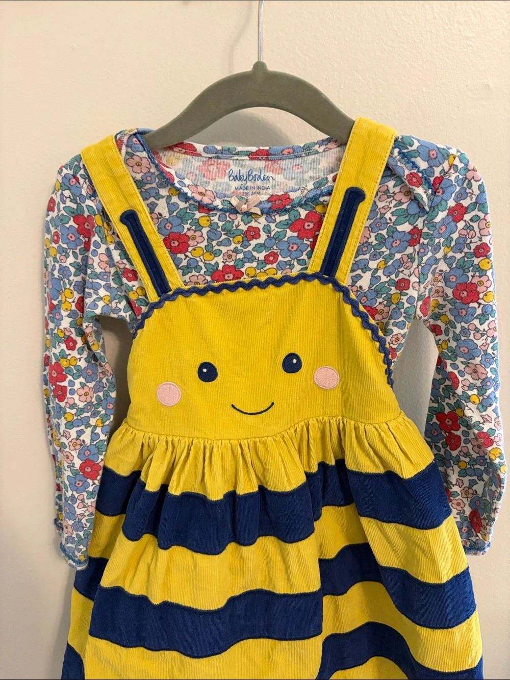 Baby Boden Bee Pinafore with floral bodysuit 18-24